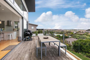 Slice of Paradise - Gulf Harbour Holiday Home